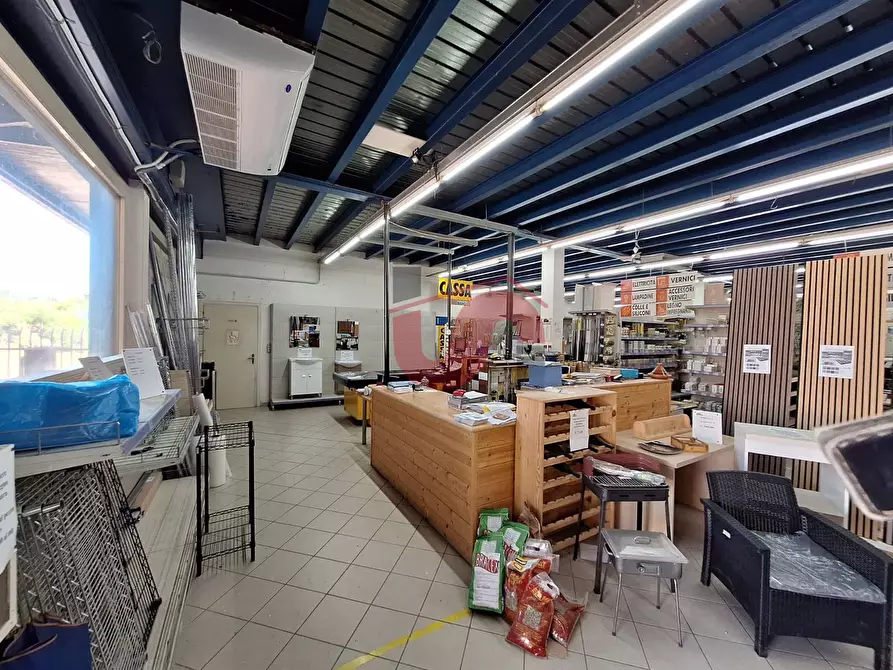 Immagine 19 di Locale commerciale in vendita  in Contrada San Chirico a Benevento