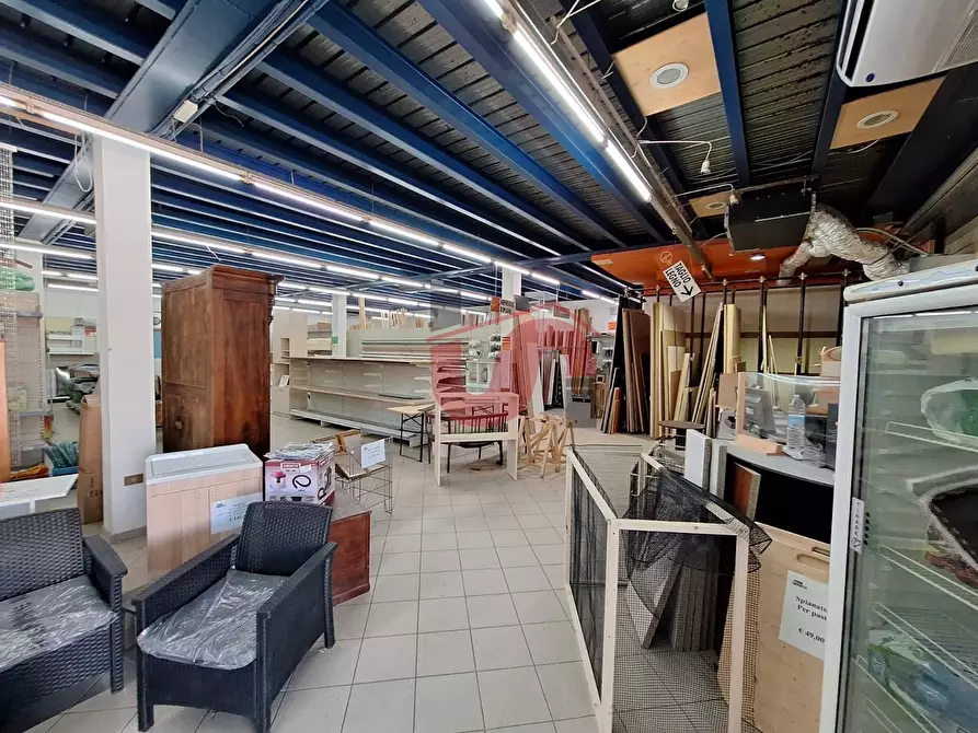 Immagine 20 di Locale commerciale in vendita  in Contrada San Chirico a Benevento