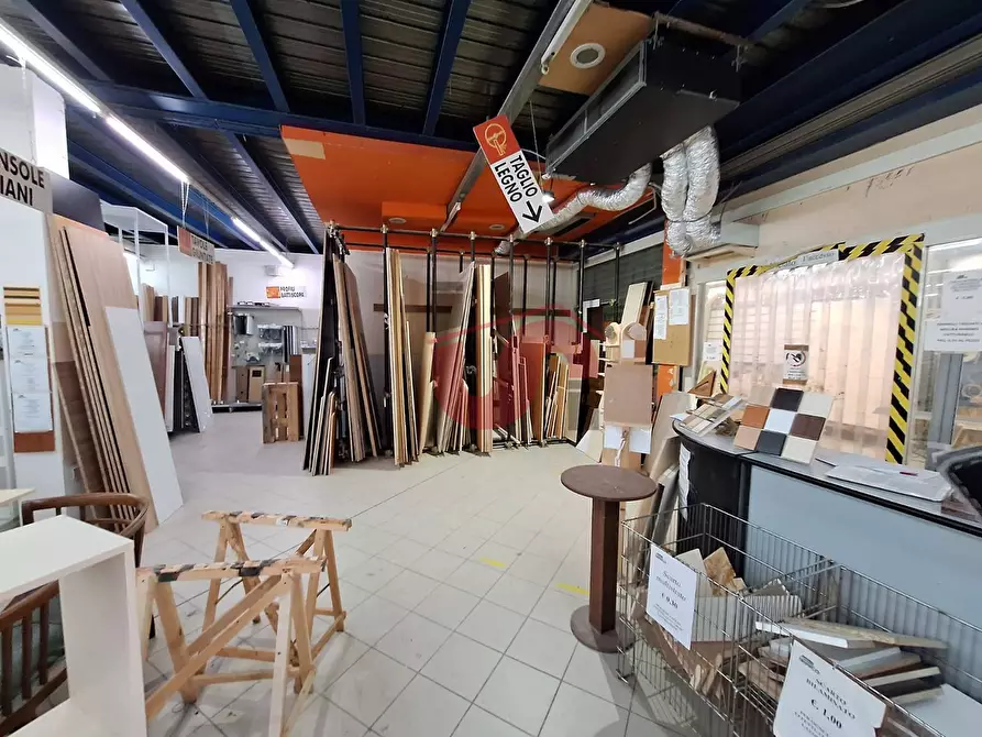 Immagine 21 di Locale commerciale in vendita  in Contrada San Chirico a Benevento