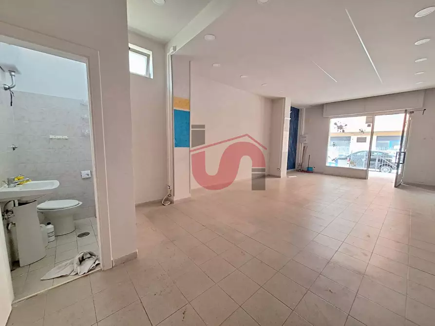 Immagine 6 di Negozio in affitto  in Via Piranesi a Benevento