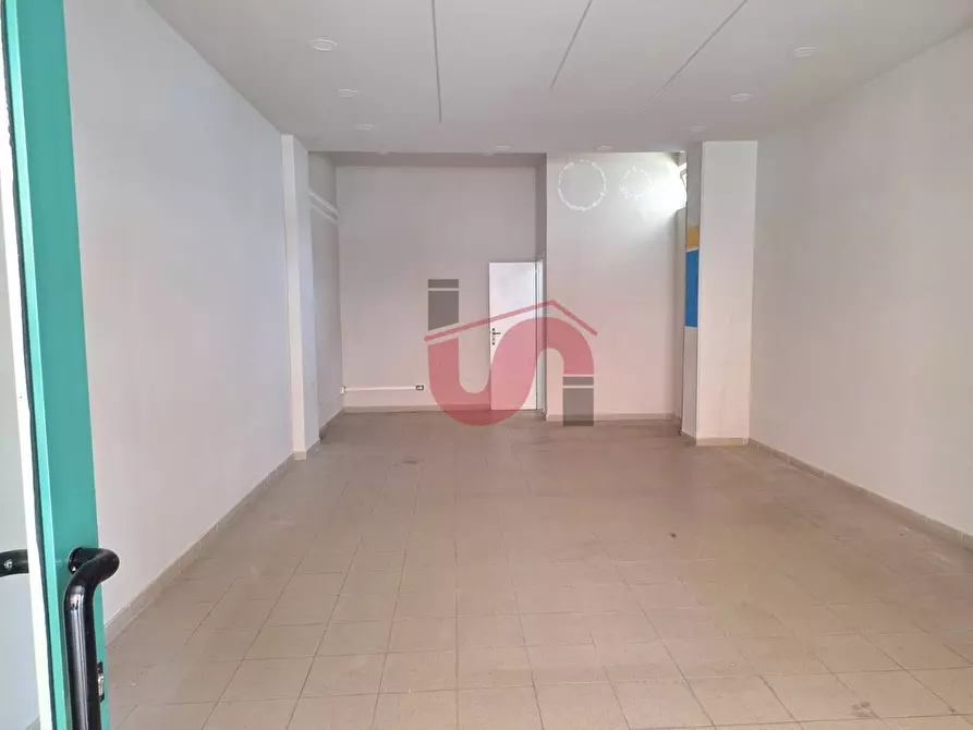 Immagine 2 di Negozio in affitto  in Via Piranesi a Benevento
