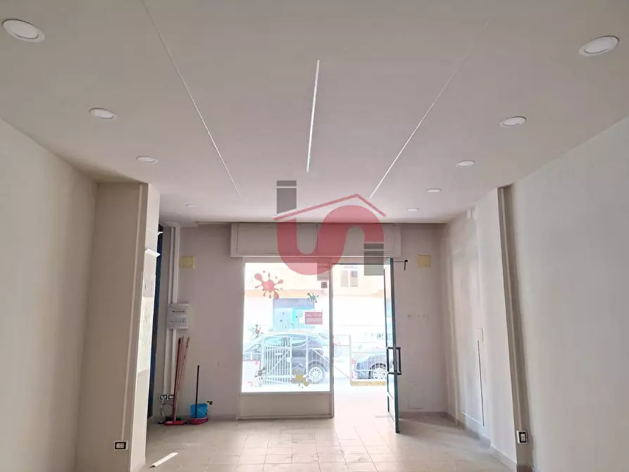Immagine 8 di Negozio in affitto  in Via Piranesi a Benevento