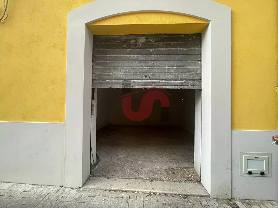 Immagine 4 di Locale commerciale in affitto  in Via Dei Mulini a Benevento