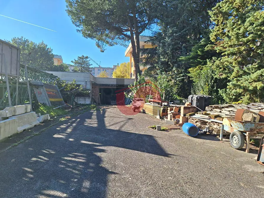 Immagine 2 di Locale commerciale in vendita  in Via Marco da Benevento a Benevento