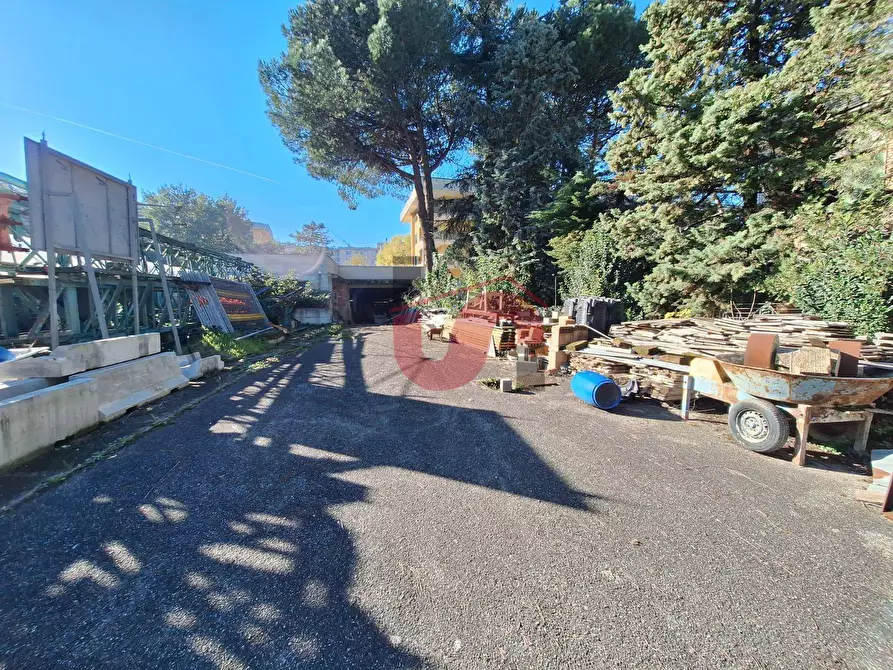 Immagine 3 di Locale commerciale in vendita  in Via Marco da Benevento a Benevento