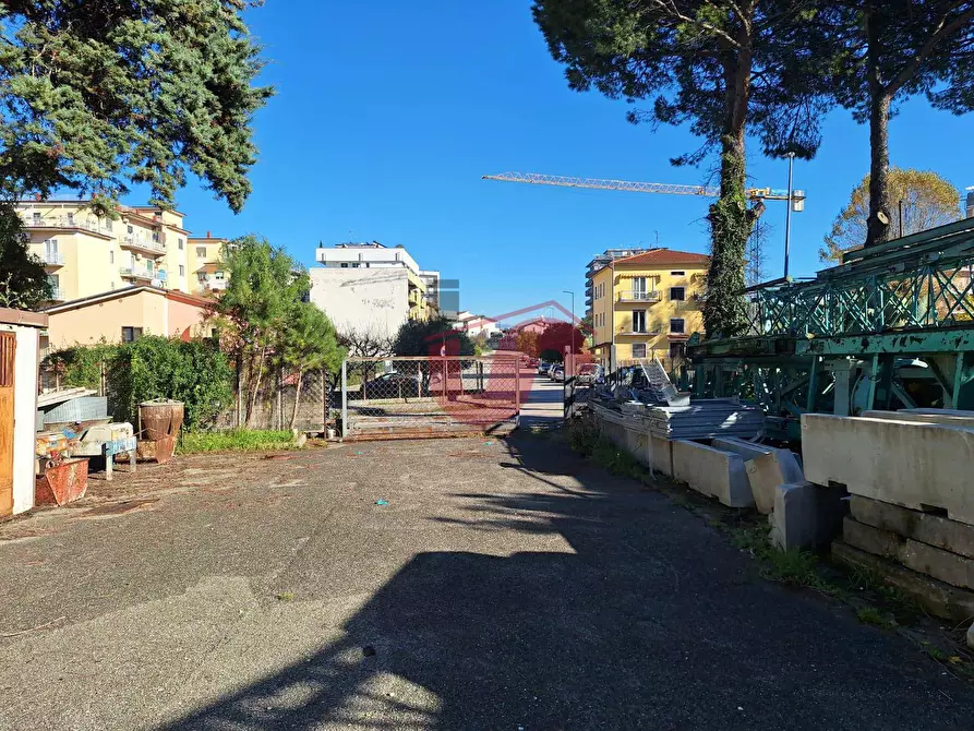 Immagine 4 di Locale commerciale in vendita  in Via Marco da Benevento a Benevento