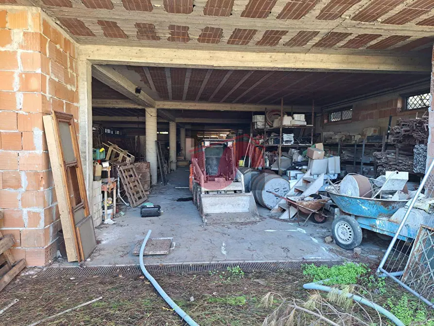 Immagine 5 di Locale commerciale in vendita  in Via Marco da Benevento a Benevento