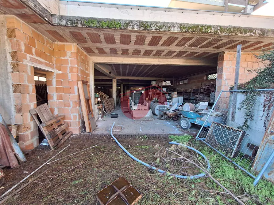 Immagine 7 di Locale commerciale in vendita  in Via Marco da Benevento a Benevento