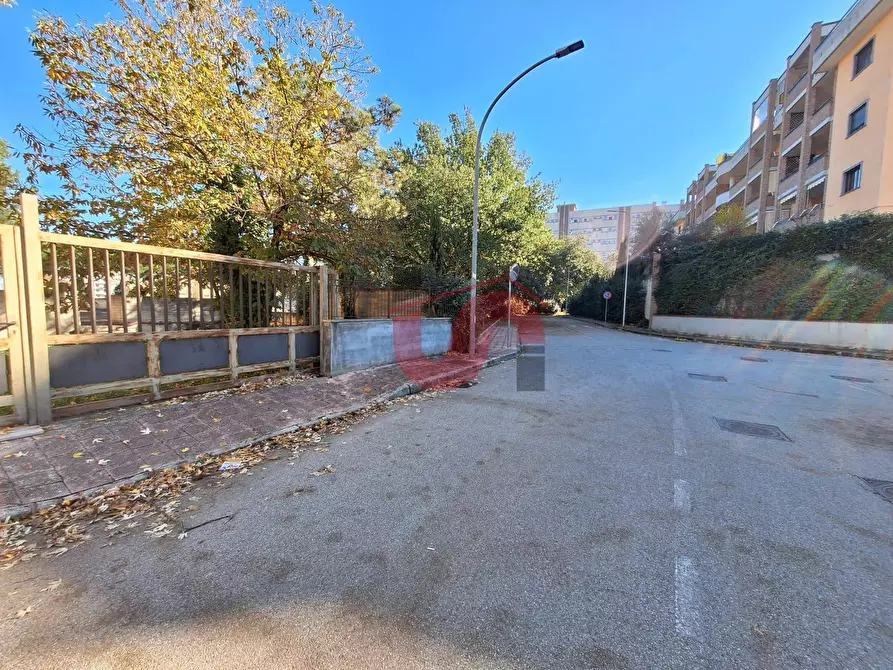 Immagine 17 di Locale commerciale in vendita  in Via Marco da Benevento a Benevento