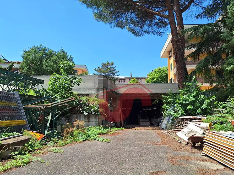 Immagine 22 di Locale commerciale in vendita  in Via Marco da Benevento a Benevento