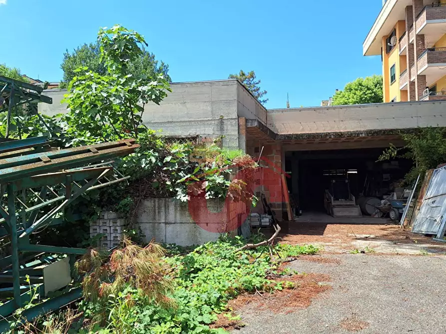 Immagine 23 di Locale commerciale in vendita  in Via Marco da Benevento a Benevento