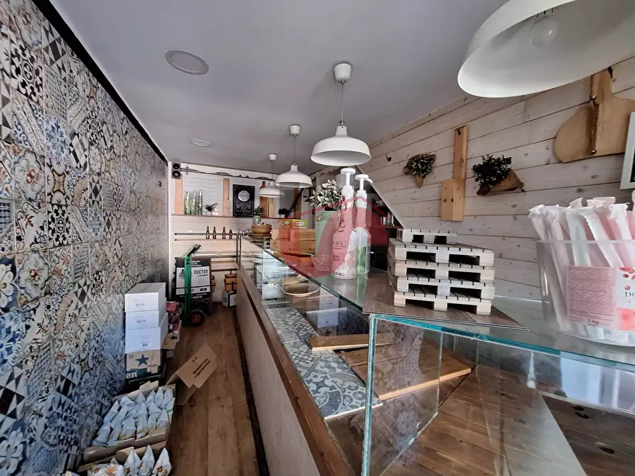 Immagine 29 di Attività commerciale in vendita  in Corso G.Garibaldi a Benevento