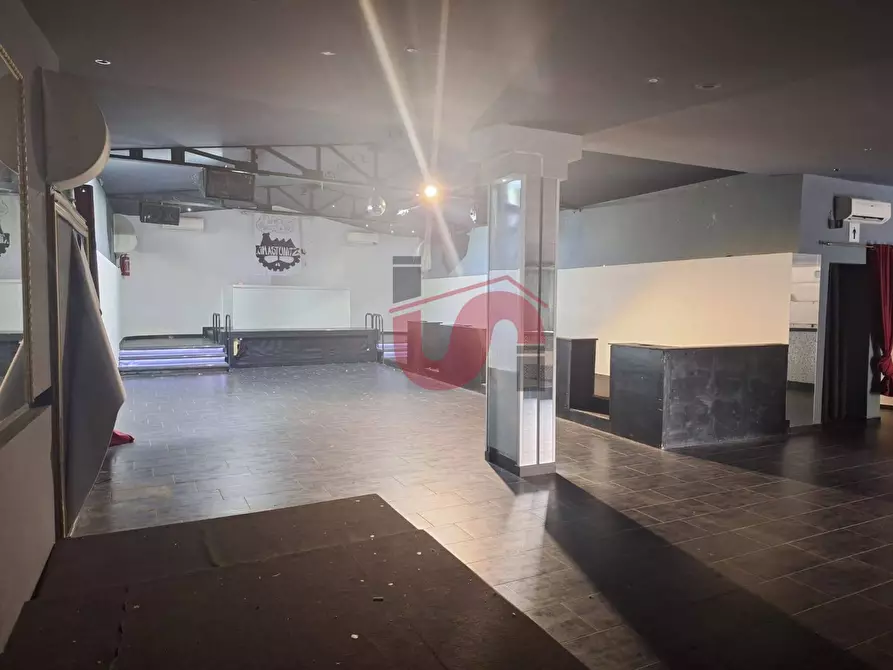 Immagine 15 di Locale commerciale in vendita  in C.DA TRESSANTI a Ceppaloni