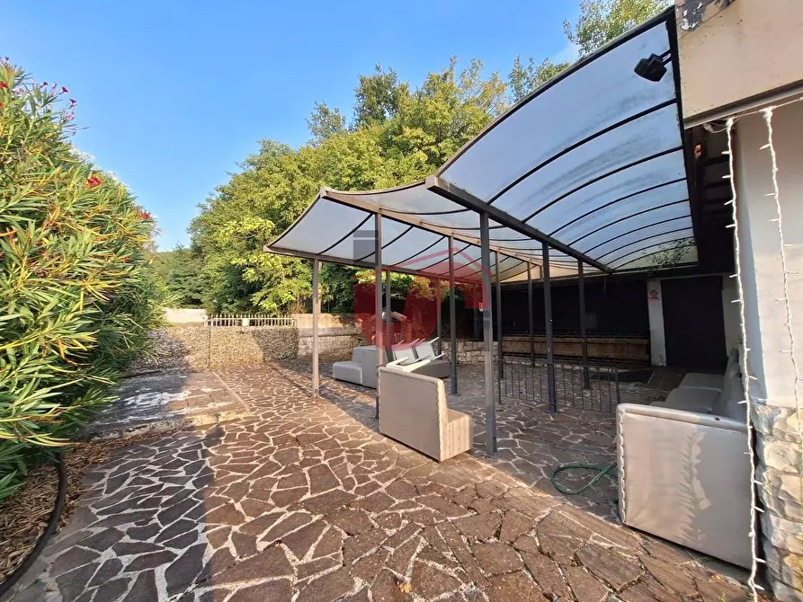 Immagine 11 di Locale commerciale in vendita  in C.DA TRESSANTI a Ceppaloni