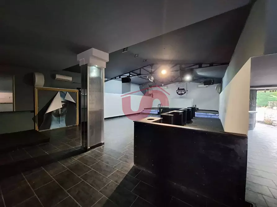 Immagine 13 di Locale commerciale in vendita  in C.DA TRESSANTI a Ceppaloni