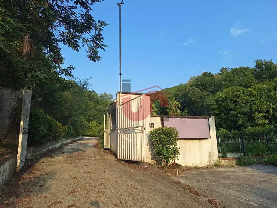 Immagine 20 di Locale commerciale in vendita  in C.DA TRESSANTI a Ceppaloni