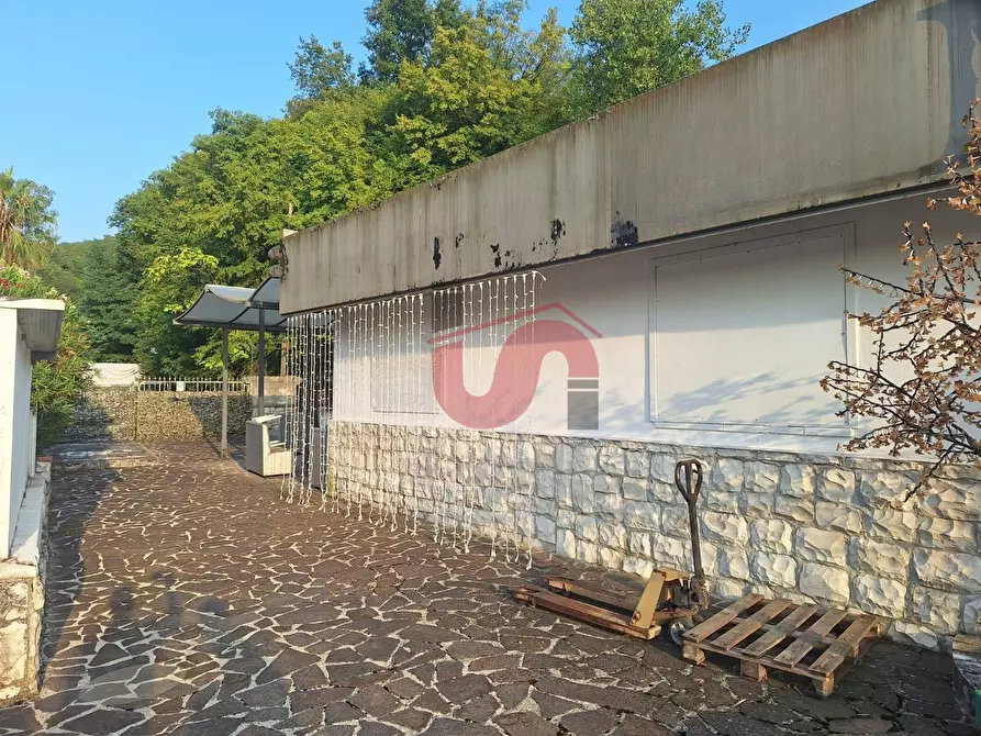 Immagine 14 di Locale commerciale in vendita  in C.DA TRESSANTI a Ceppaloni