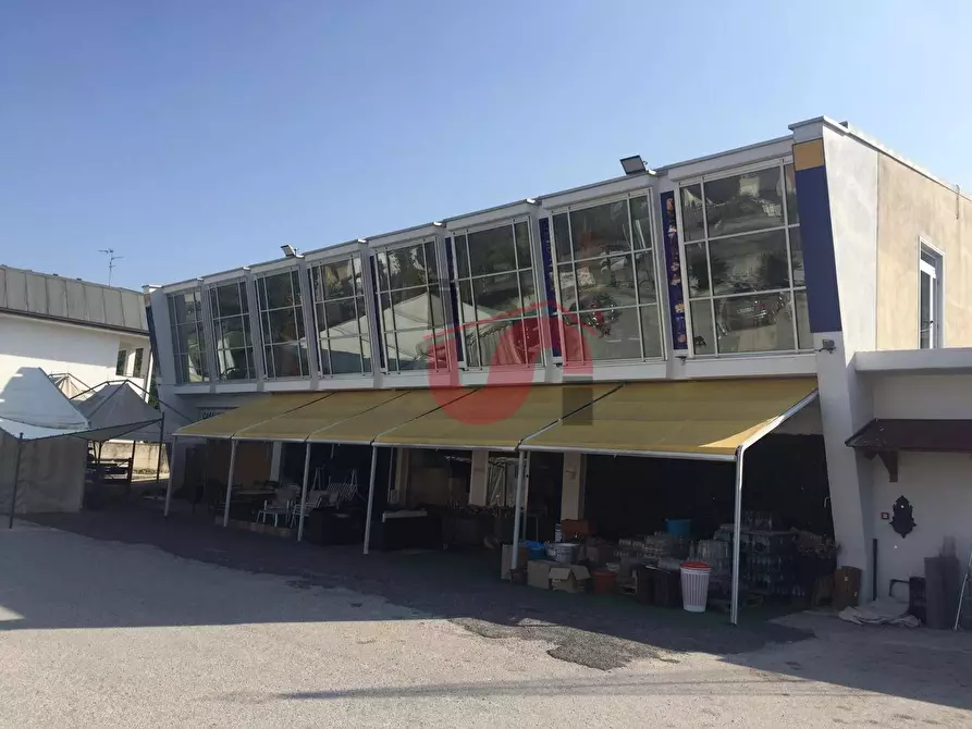 Immagine 5 di Negozio in affitto  in Via Tre Santi a Arpaise