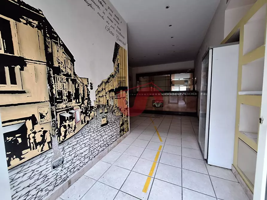 Immagine 3 di Locale commerciale in vendita  in Corso Garibaldi 70 a Benevento