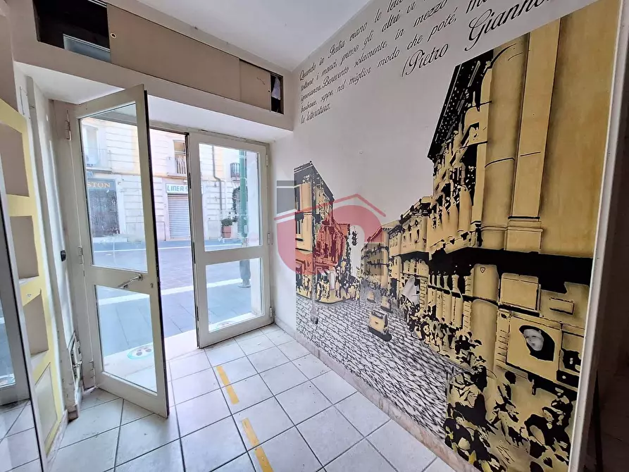 Immagine 4 di Locale commerciale in vendita  in Corso Garibaldi 70 a Benevento