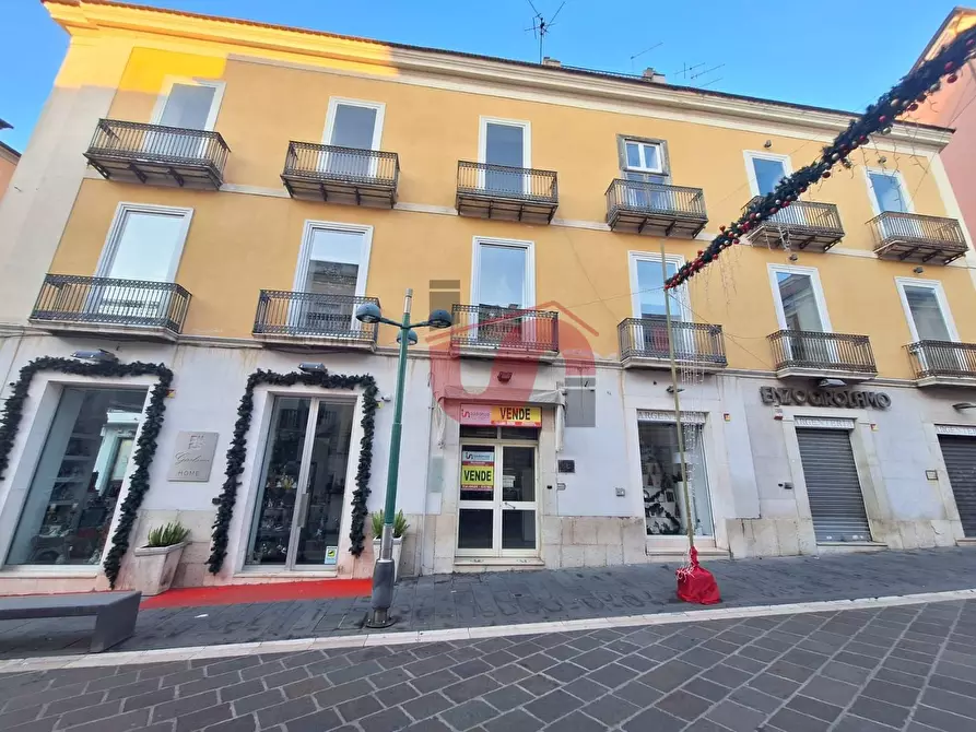 Immagine 10 di Locale commerciale in vendita  in Corso Garibaldi 70 a Benevento