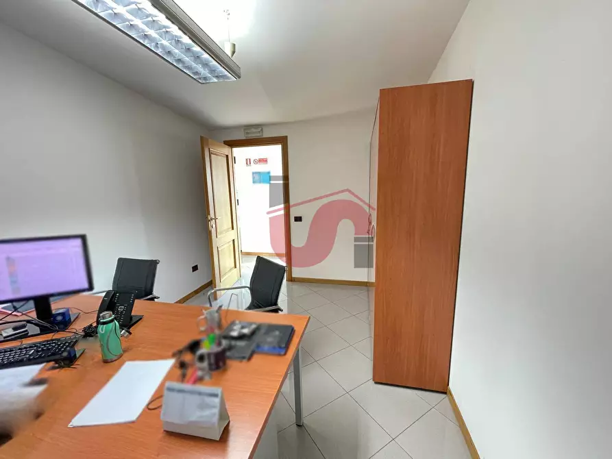 Immagine 14 di Ufficio in affitto  in Via Goduti a Benevento