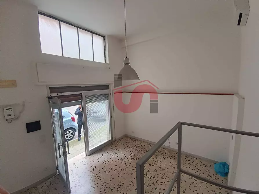 Immagine 8 di Negozio in affitto  in Via Piermarini a Benevento