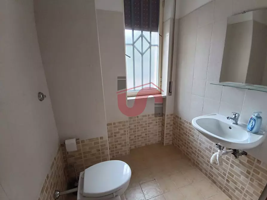 Immagine 9 di Negozio in affitto  in Via Piermarini a Benevento