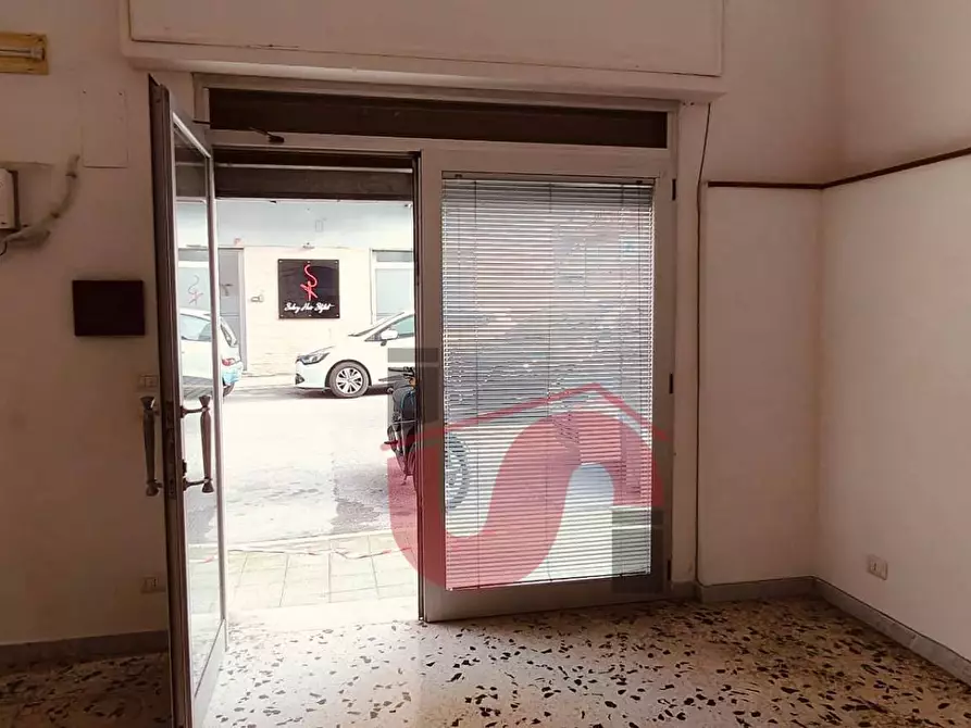 Immagine 15 di Negozio in affitto  in Via Piermarini a Benevento