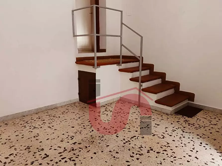 Immagine 16 di Negozio in affitto  in Via Piermarini a Benevento