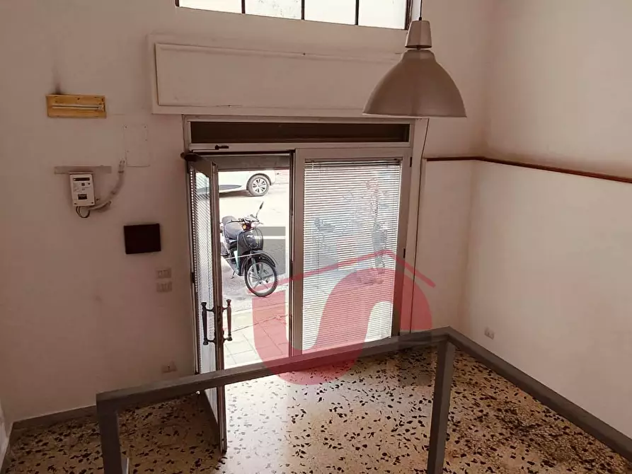 Immagine 18 di Negozio in affitto  in Via Piermarini a Benevento