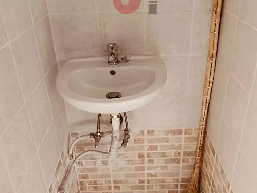 Immagine 10 di Negozio in affitto  in Via Piermarini a Benevento