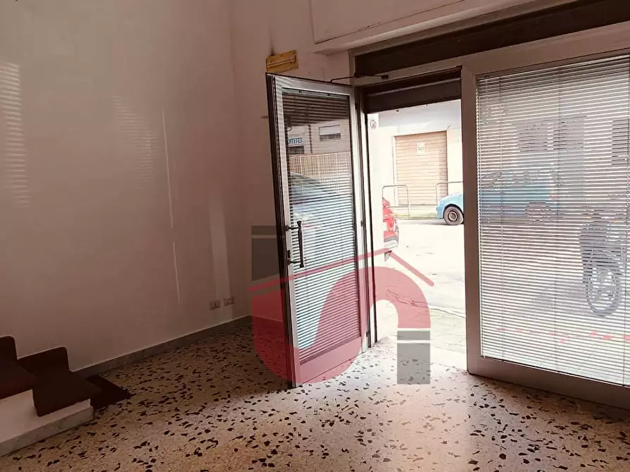 Immagine 21 di Negozio in affitto  in Via Piermarini a Benevento