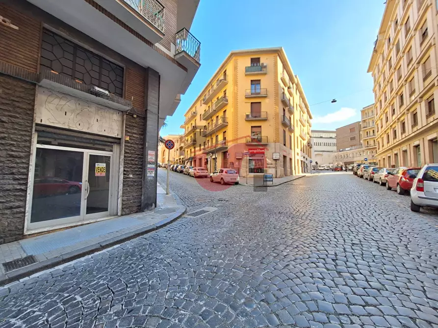 Immagine 1 di Locale commerciale in vendita  in Corso Vittorio Emanuele a Benevento
