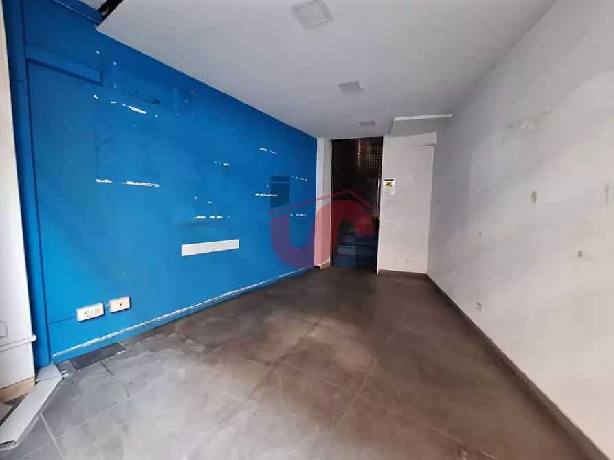 Immagine 11 di Locale commerciale in vendita  in Corso Vittorio Emanuele a Benevento