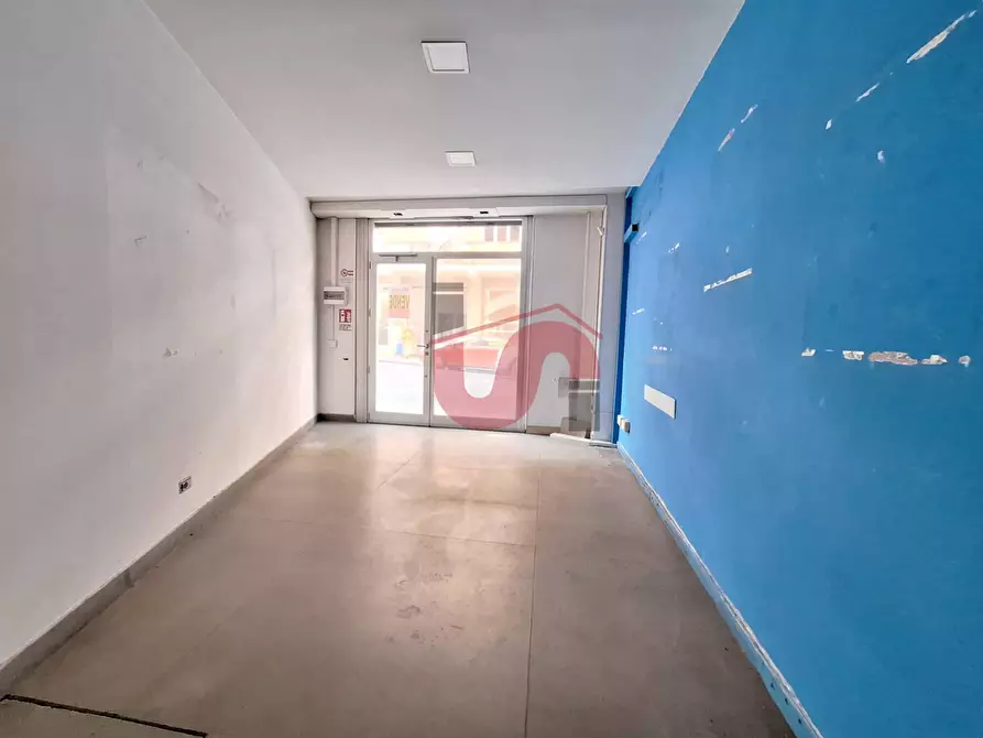 Immagine 12 di Locale commerciale in vendita  in Corso Vittorio Emanuele a Benevento