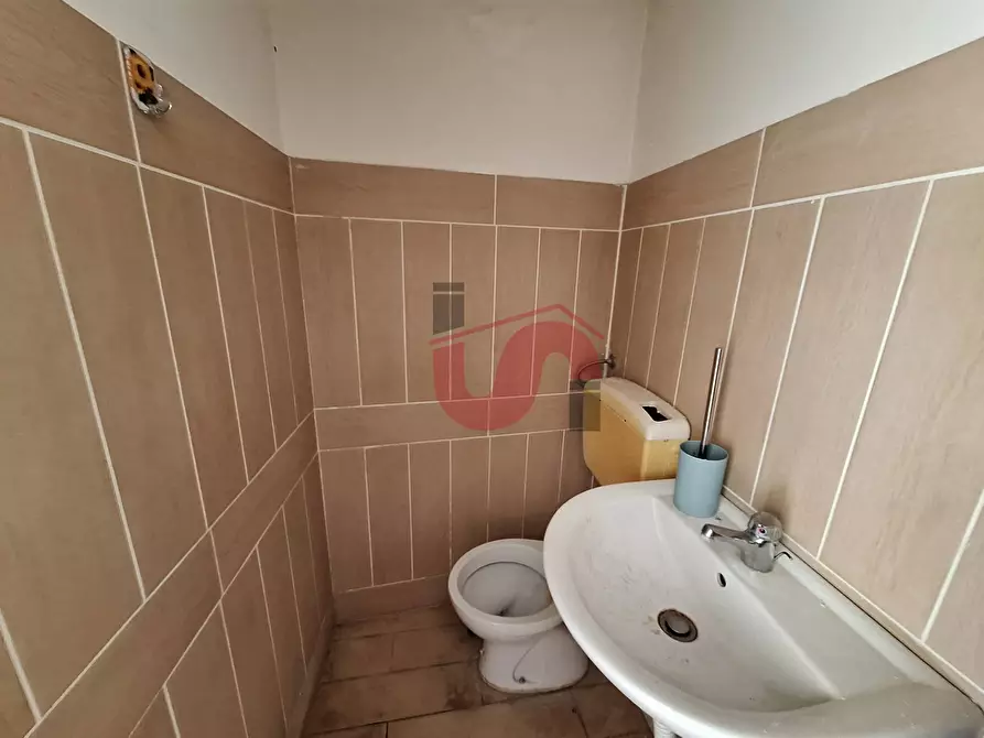 Immagine 12 di Locale commerciale in affitto  in Via Gaetano Rummo 49 a Benevento