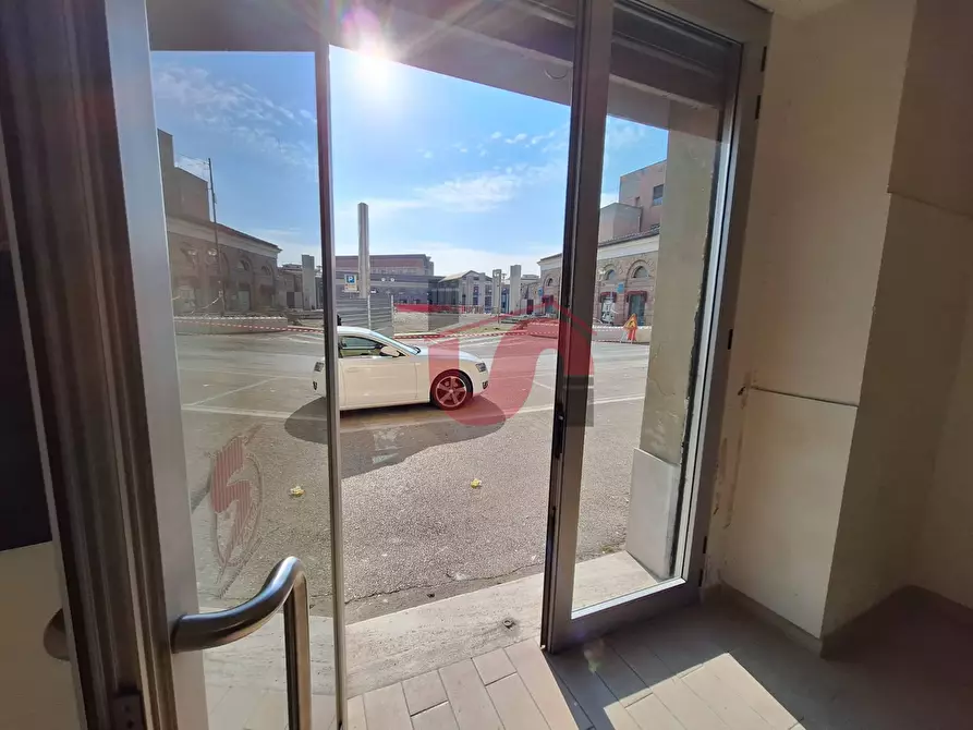 Immagine 11 di Locale commerciale in affitto  in Via Gaetano Rummo 49 a Benevento