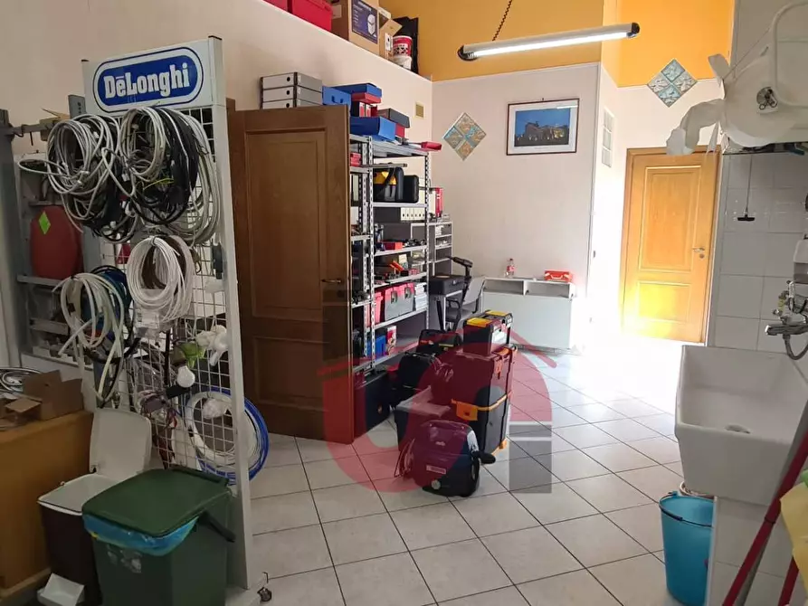 Immagine 6 di Locale commerciale in vendita  in Via Almerico Meomartini a Benevento