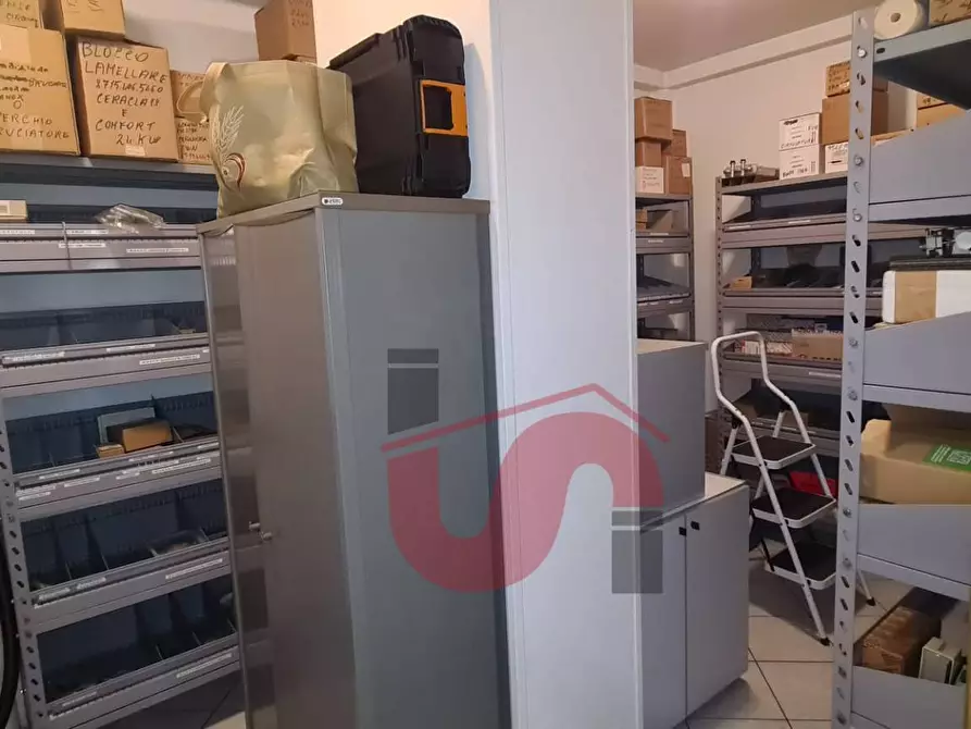 Immagine 9 di Locale commerciale in vendita  in Via Almerico Meomartini a Benevento