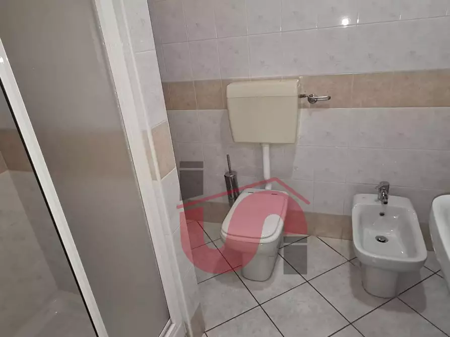 Immagine 10 di Locale commerciale in vendita  in Via Almerico Meomartini a Benevento