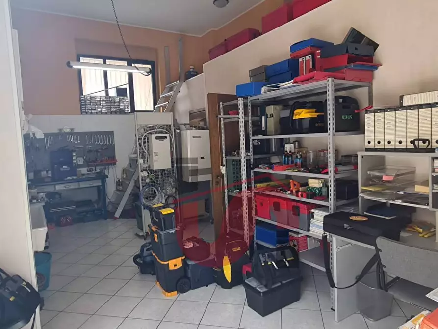 Immagine 7 di Locale commerciale in vendita  in Via Almerico Meomartini a Benevento