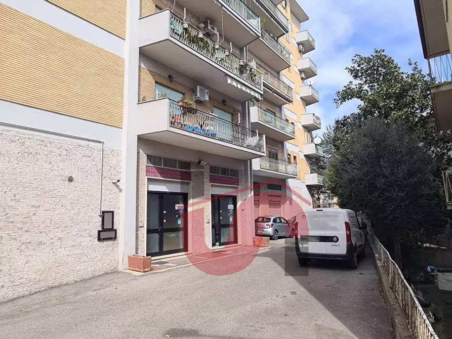 Immagine 2 di Locale commerciale in vendita  in Via Almerico Meomartini a Benevento