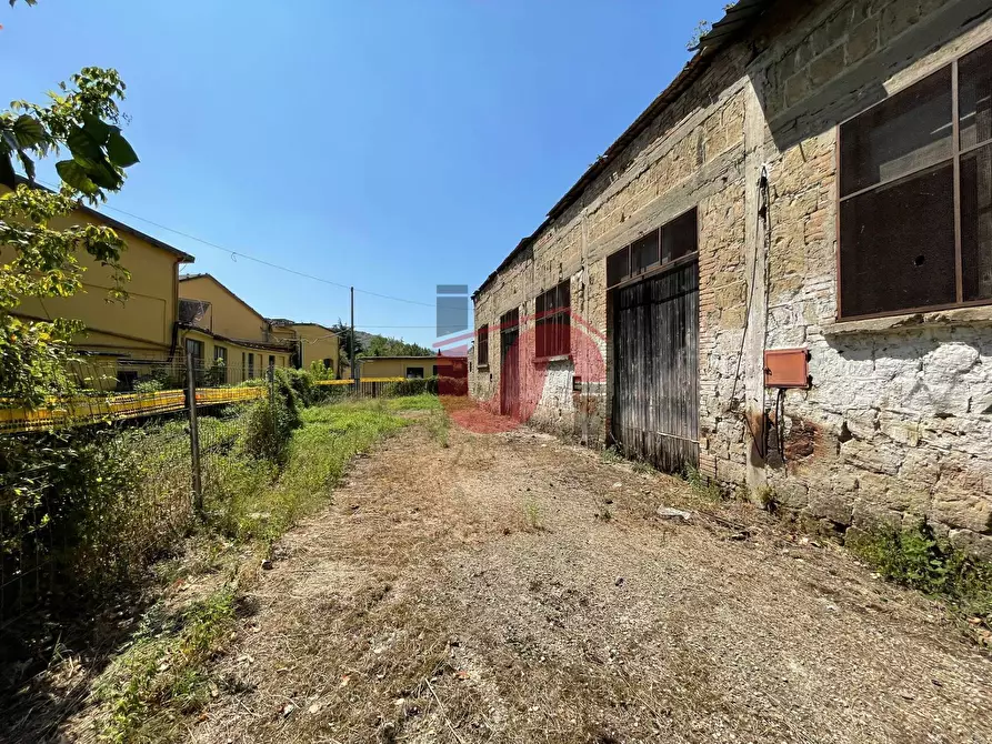 Immagine 18 di Magazzino in vendita  in Via Cellarulo a Benevento