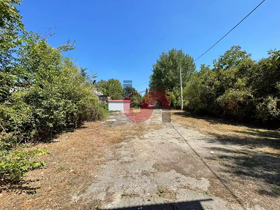 Immagine 3 di Magazzino in vendita  in Via Cellarulo a Benevento