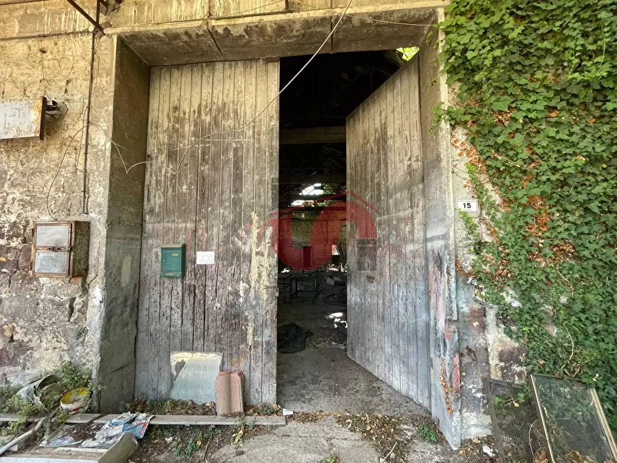 Immagine 4 di Magazzino in vendita  in Via Cellarulo a Benevento