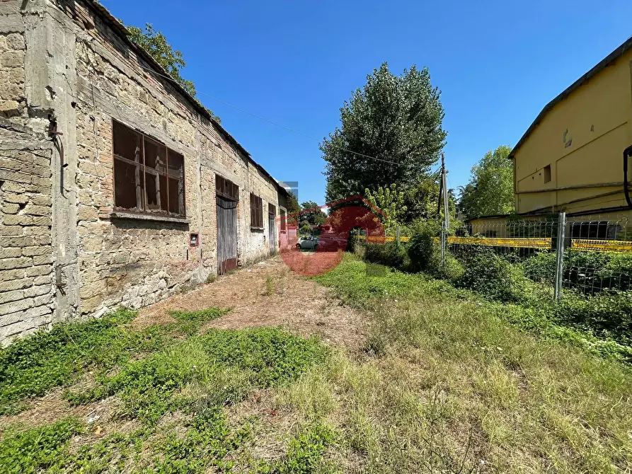 Immagine 10 di Magazzino in vendita  in Via Cellarulo a Benevento