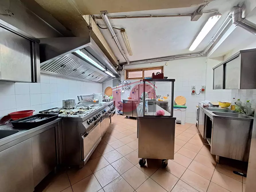 Immagine 18 di Attività commerciale in vendita  in Viale principe di napoli 135 a Benevento