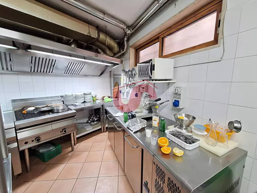 Immagine 17 di Attività commerciale in vendita  in Viale principe di napoli 135 a Benevento