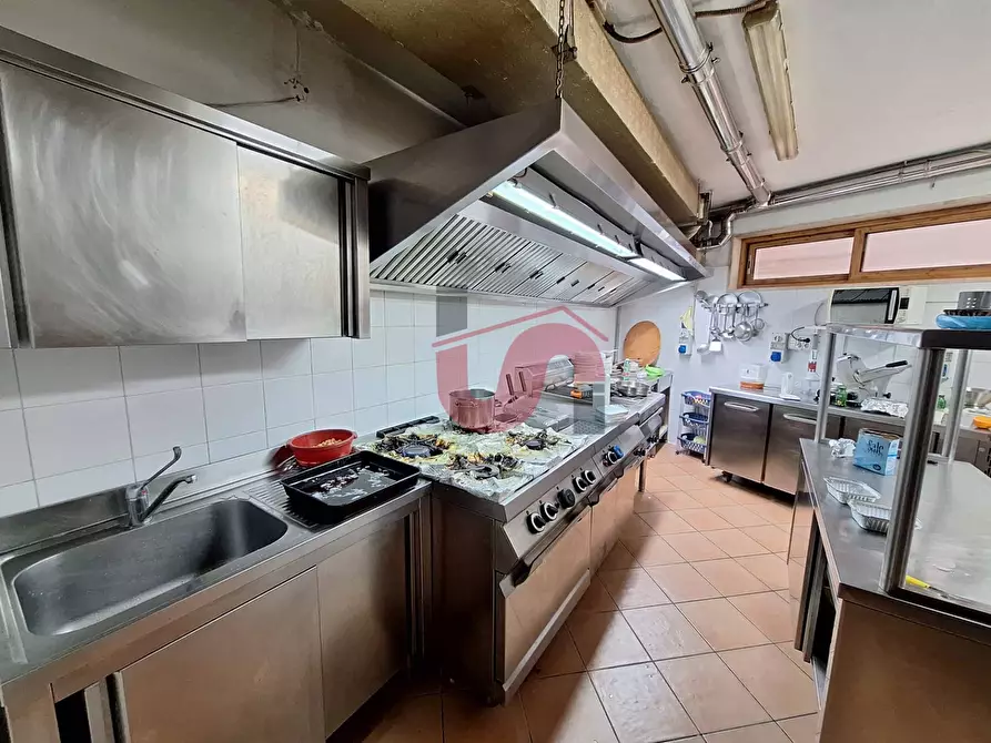 Immagine 20 di Attività commerciale in vendita  in Viale principe di napoli 135 a Benevento